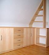 Individueller Einbauschrank unter Dachschräge.